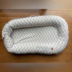 DockATot Deluxe Lounger, Stage 1, 0-8 months, Grey and white chevron pattern